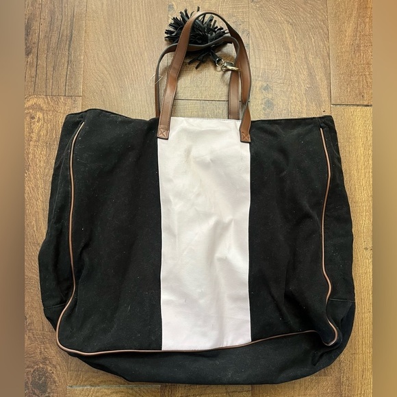 Victoria’s Secret weekender bag tote - Picture 5 of 13